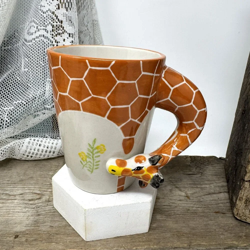 Giraffe-Themed Ceramic Mug With Honeycomb Pattern & Yellow Flower Detail
